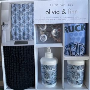 New Olivia & Finn 16 PC Bath Set - NWT
